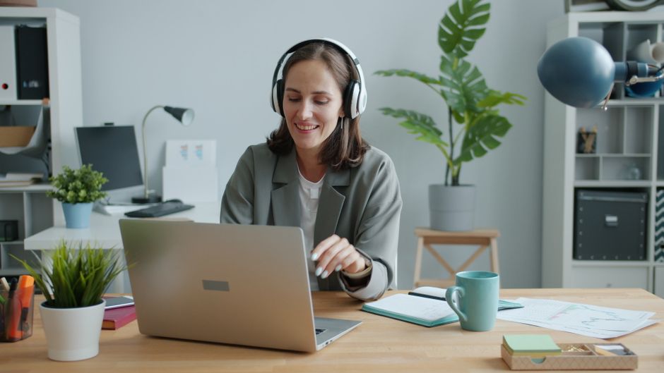 Online-Marketing-Lernen am Laptop